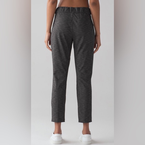Lululemon, On The Fly Pant, Heathered Black, Size 4 - Picture 4 of 12